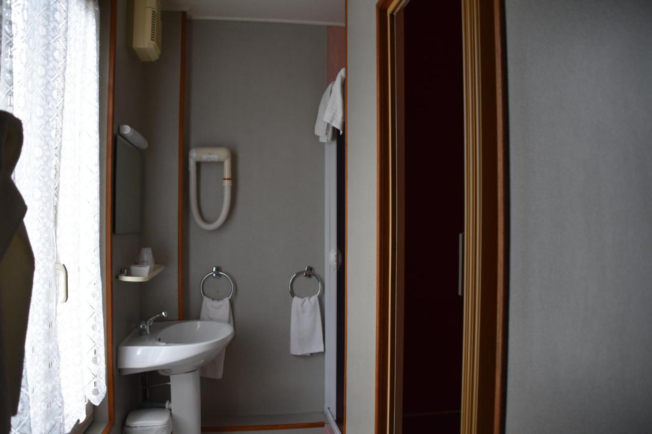 Le Rider Hotel Bort-les-Orgues Exterior foto